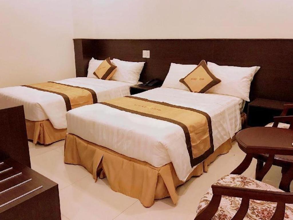 Postel nebo postele na pokoji v ubytování LUCKY STAR HOTEL