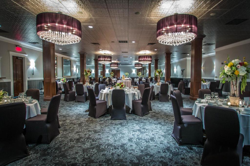 Restaurace v ubytování The Delafield Hotel