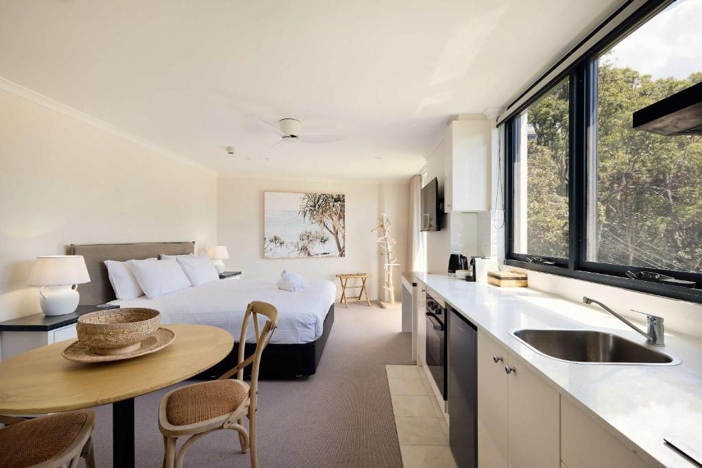 Χώρος καθιστικού στο King Bed Studios at Manly - 3min walk to Corso & Manly Beach