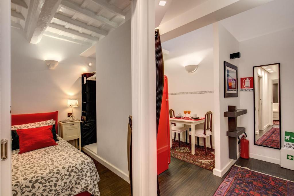 A bed or beds in a room at Campo de' Fiori Stylish White