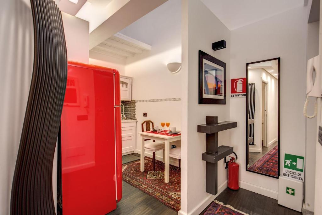 A kitchen or kitchenette at Campo de' Fiori Stylish White