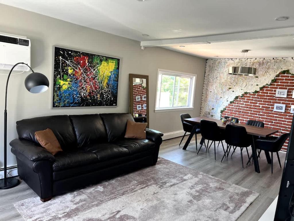 Posezení v ubytování Stylish 3-Bedroom Stay Free Parking