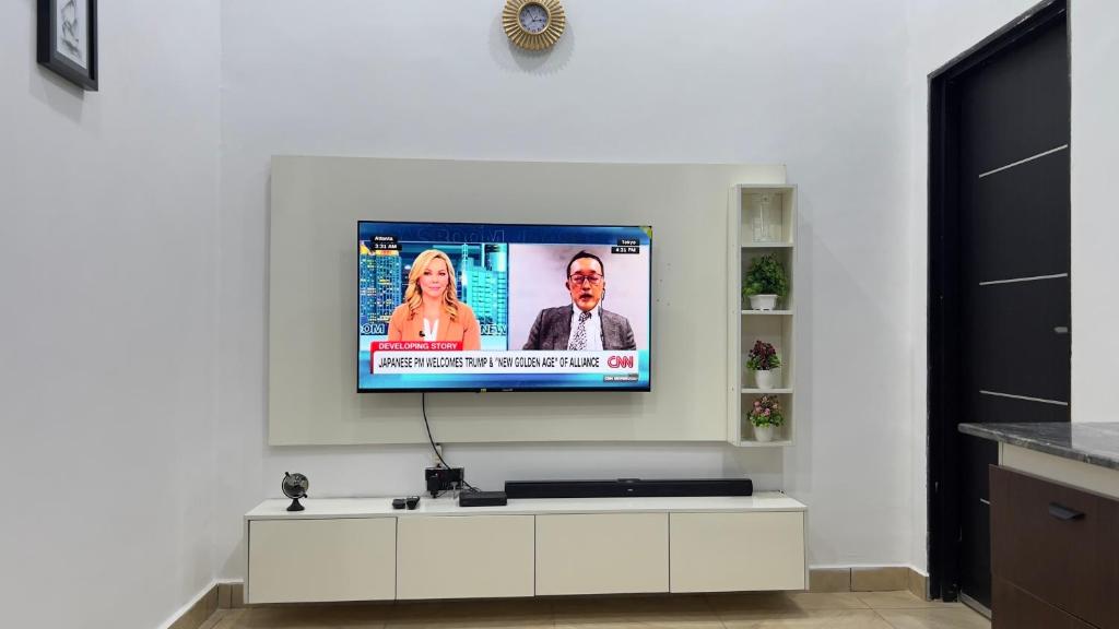 TV a/nebo společenská místnost v ubytování Skyland Apartments
