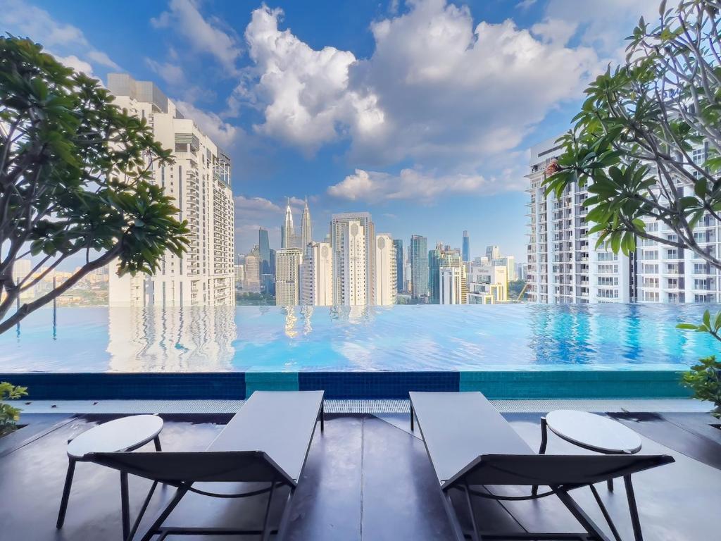 Πισίνα στο ή κοντά στο Majestic Residence Infinity Pool with KLCC View