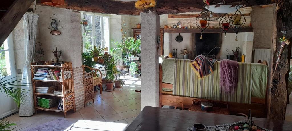 a living room with a table and some plants at Chambre d'hôtes Domaine de Laubal in Gaillac