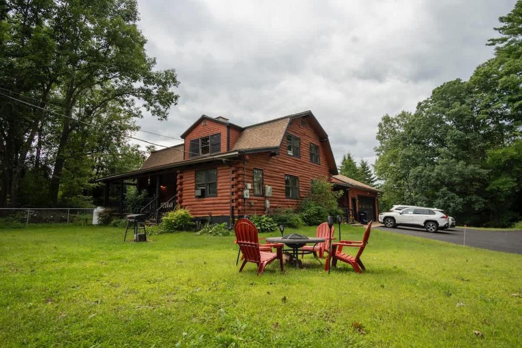a table and chairs in front of a house at Perfect Family Cabin 3 Bedrooms in Northfield