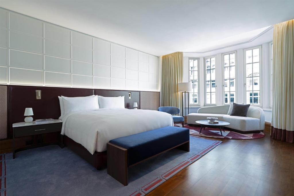 
Executive One-Bedroom King Suite
