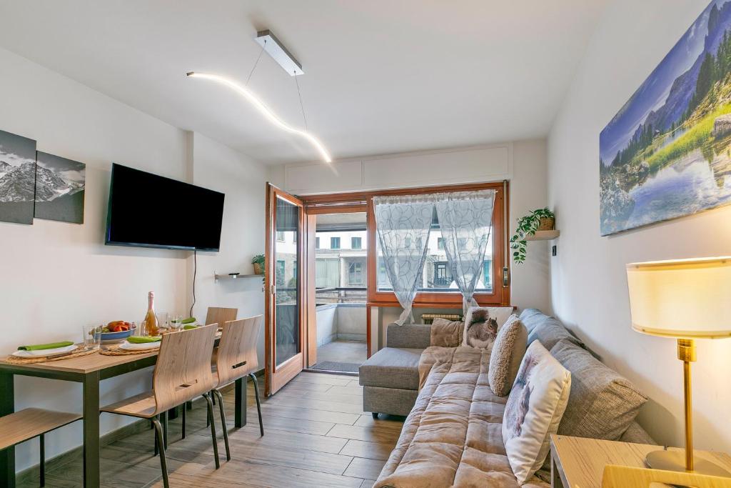 TV a/nebo společenská místnost v ubytování Prestige Eleven In The Center Of Town - Happy Rentals