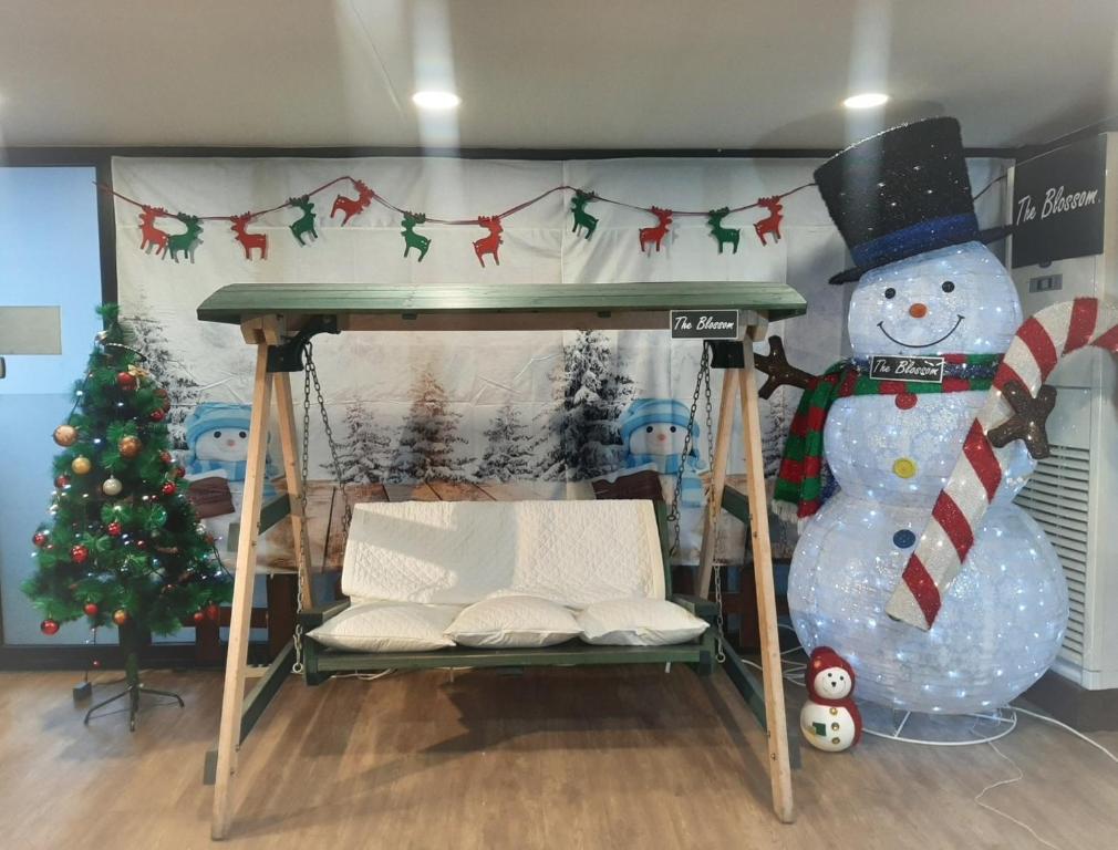a room with a snowman and a christmas tree at The Blossom Yeonnam Guesthouse in Seoul