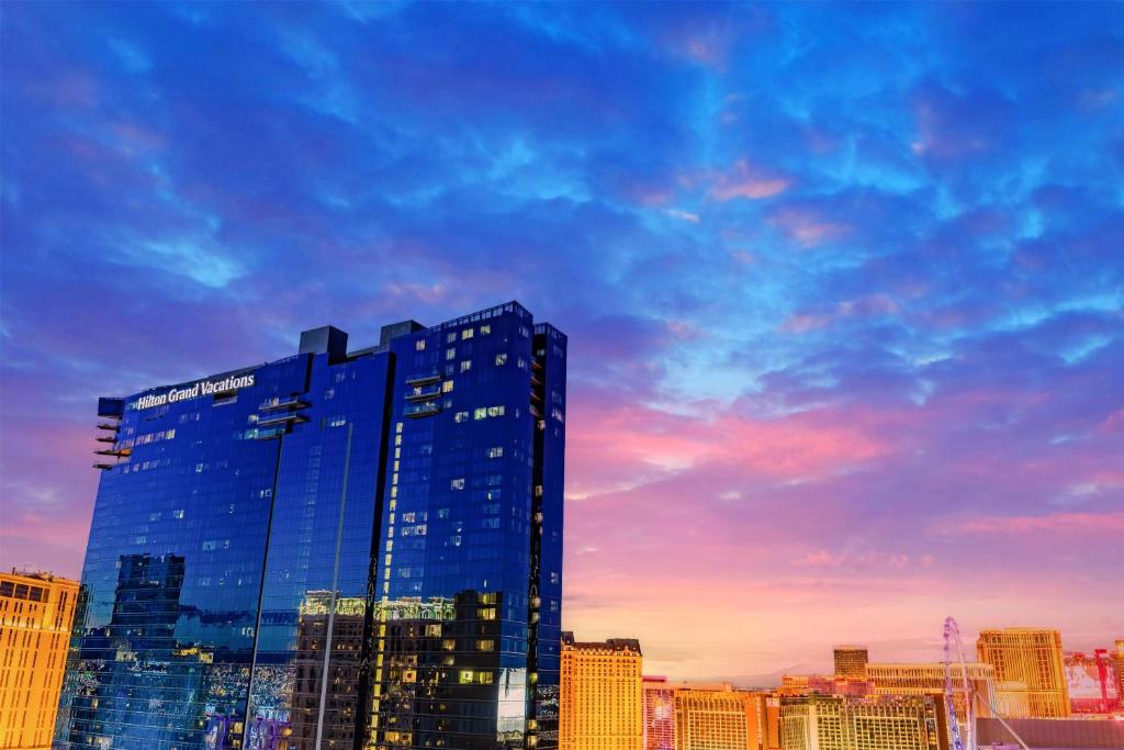 Nespecifikovaný výhled na destinaci Las Vegas nebo výhled na město při pohledu z rezortu