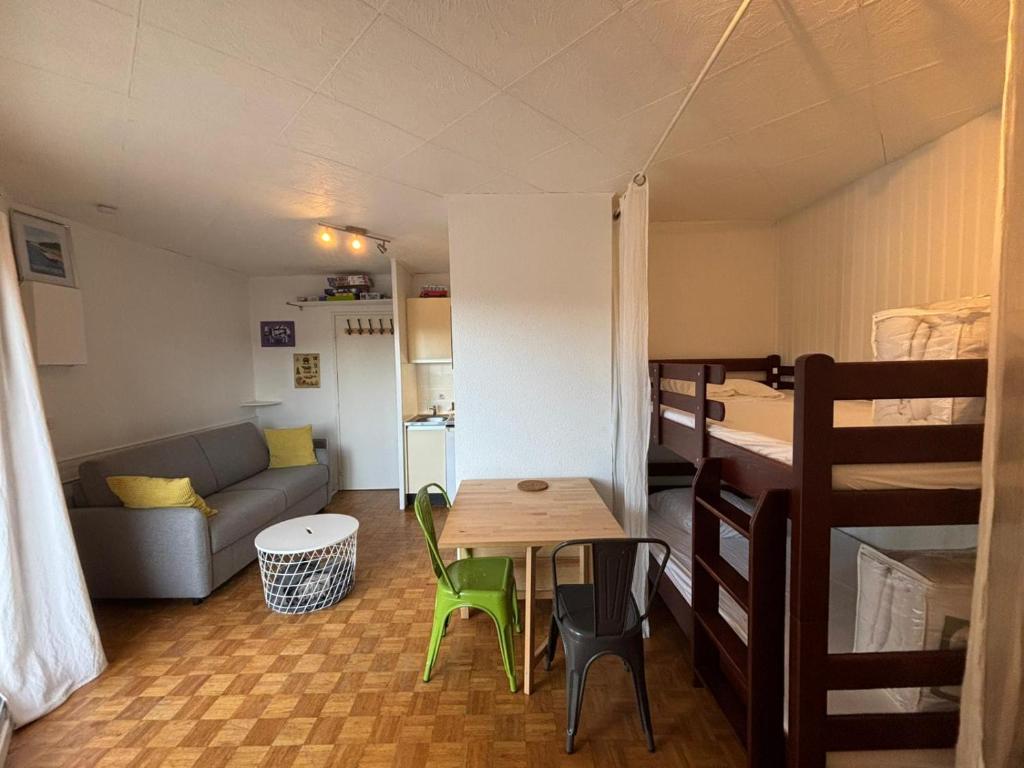 Ένα ή περισσότερα κρεβάτια σε δωμάτιο στο Studio lumineux - Les Angles