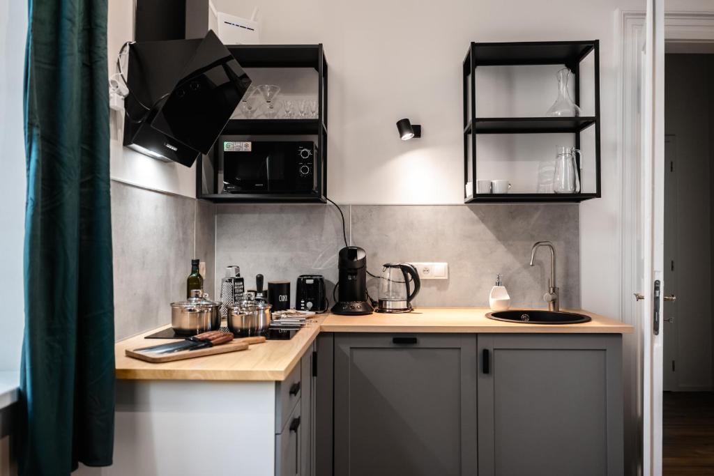 Majestic Square View Residence - 10