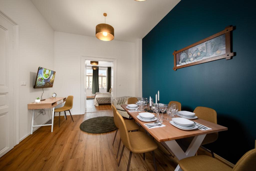 Majestic Square View Residence - 5