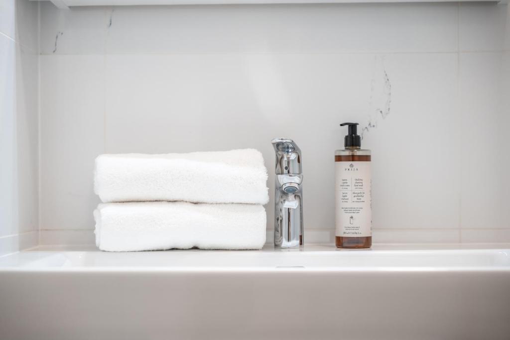 Majestic Square View Residence - 16