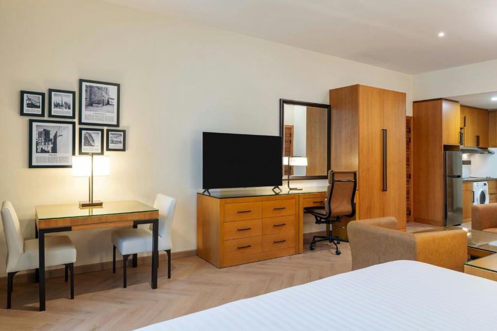 Four Points by Sheraton Bur Dubai - 