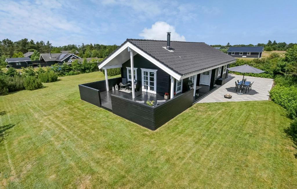 Το κτήριο όπου στεγάζεται  η παραθεριστική κατοικία