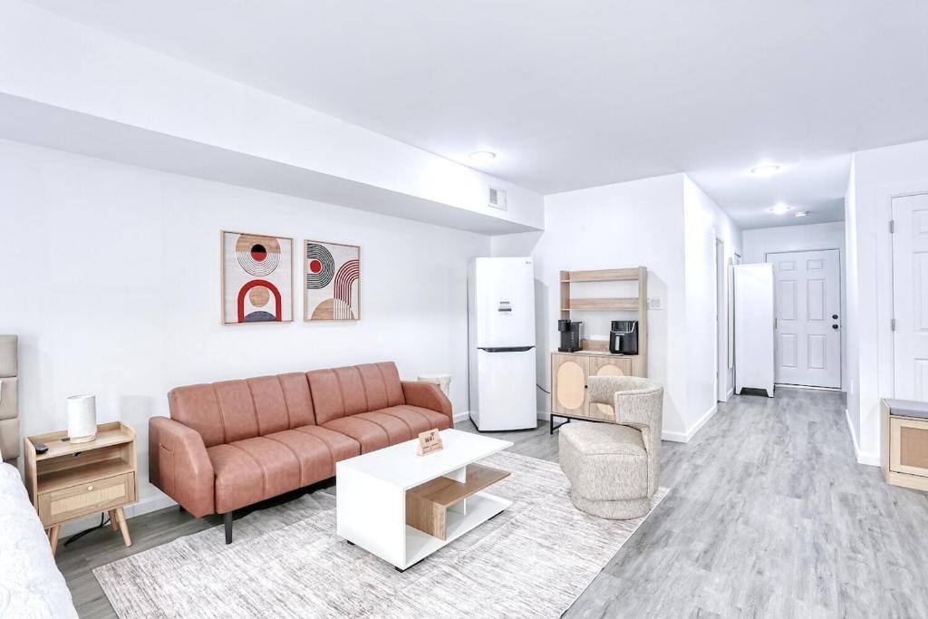 Kuchyň nebo kuchyňský kout v ubytování Lake House King Suite near NYC EWR MetLife 10 min!