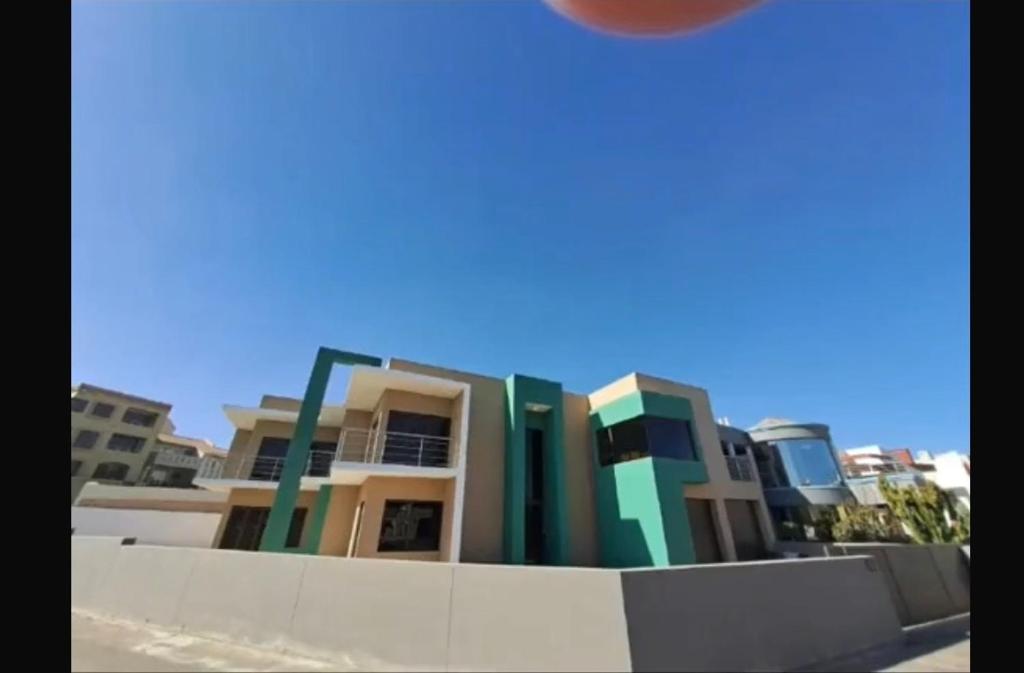 Το κτήριο όπου στεγάζεται  η παραθεριστική κατοικία