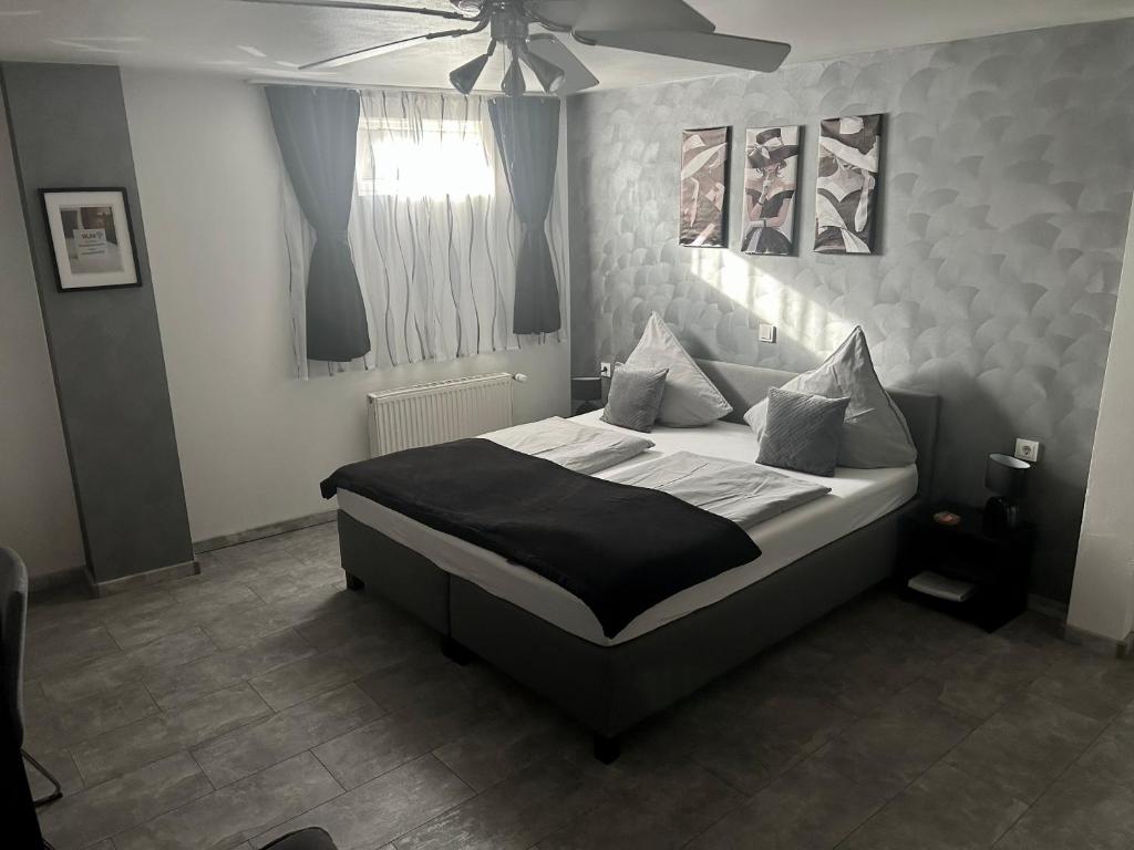 Postel nebo postele na pokoji v ubytování Mikroapartments Klarenthal