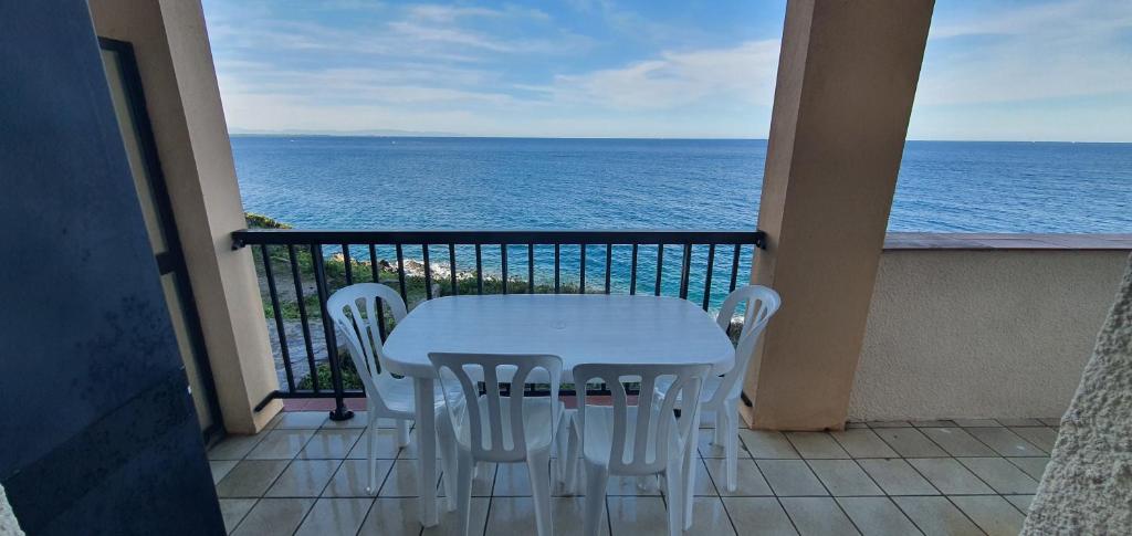 Pieds dans l'eau, T3, vue mer, terrasse, plage