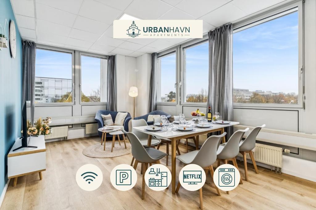 a dining room with a table and chairs and windows at Urban Havn - 6 Apartments mit top Anbindung für bis zu 34 Personen in Dreieich
