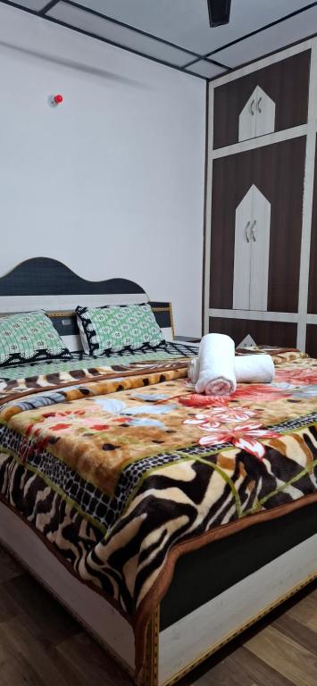 Postel nebo postele na pokoji v ubytování Himalayan Stay