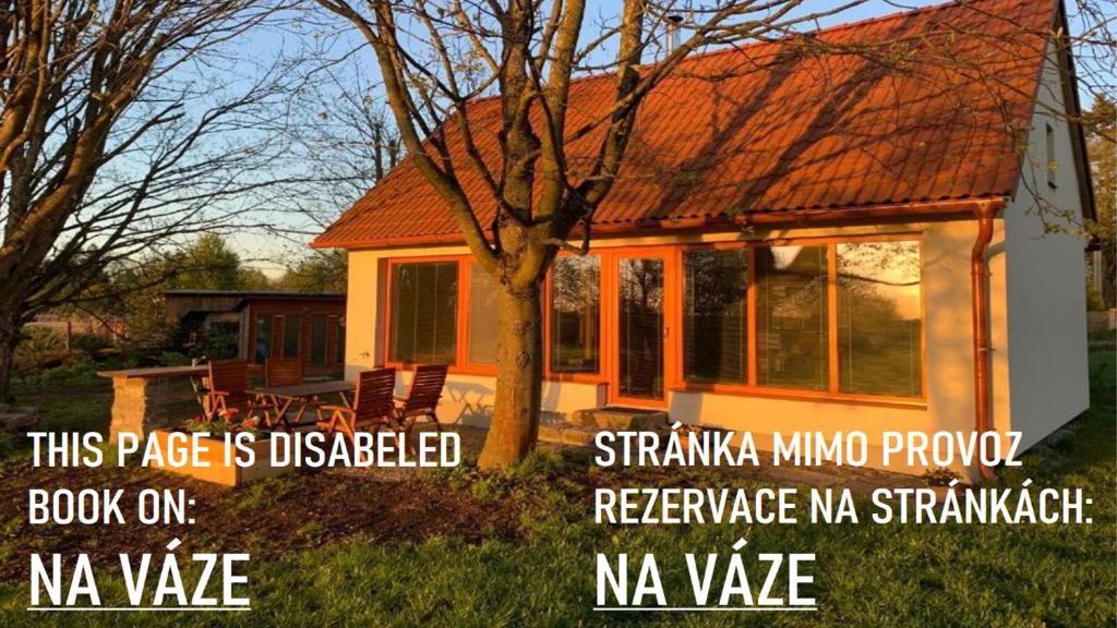 um anúncio de uma casa com em Apartmán Na Váze em Jindřichŭv Hradec