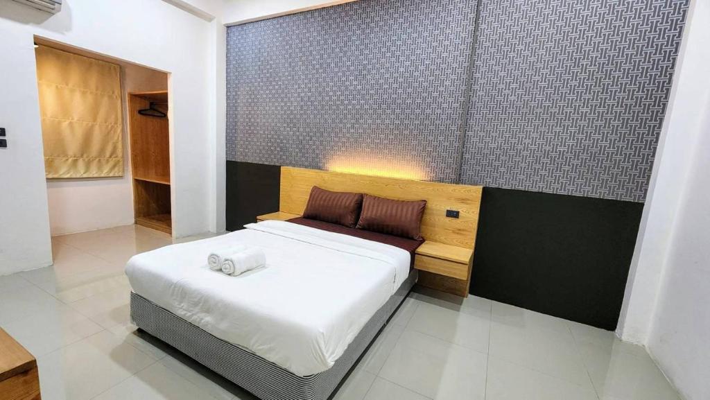 a bedroom with a large bed in a room at Jonah Hotel in Chiang Mai