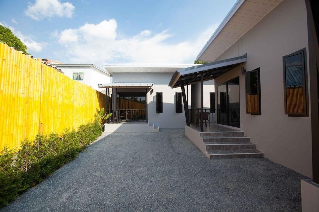 Το κτήριο όπου στεγάζεται  η παραθεριστική κατοικία