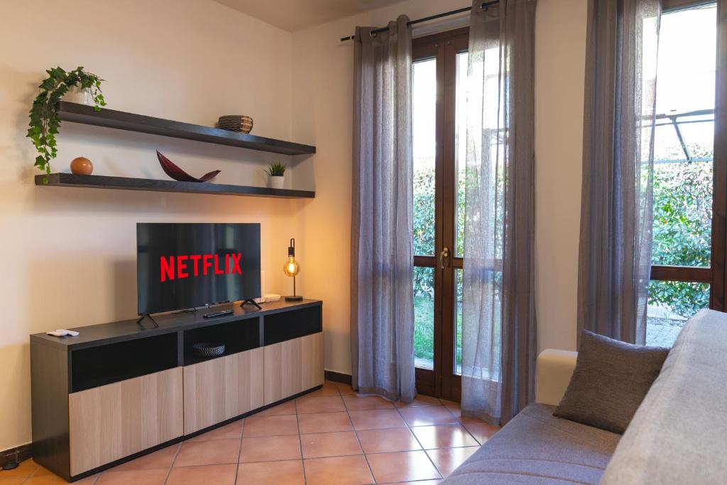 TV a/nebo společenská místnost v ubytování Milano Fiera WiFi Parcheggio Gratuito