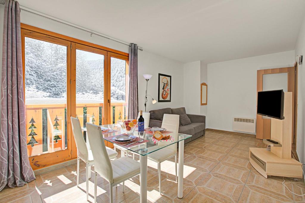 Телевизор и/или развлекательный центр в Andorra Friends' Ski Apartment - Happy Rentals