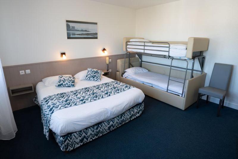 Hotel De La Mer - Standard Quadruple Room With Bunk Beds