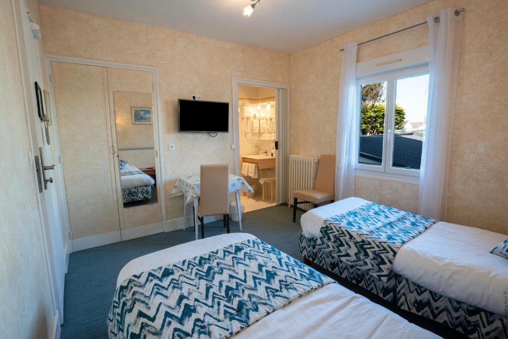 Hotel De La Mer - Standard Twin Room