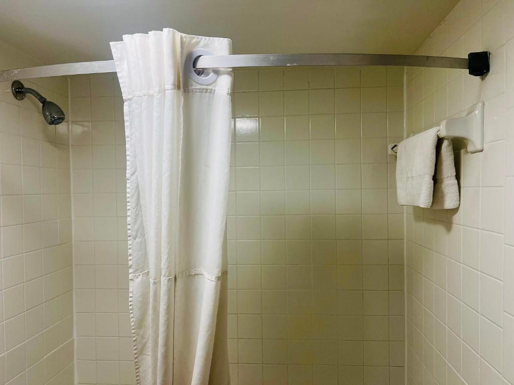 Days Inn by Wyndham Jellico - Tennessee State Line - Deluxe King Suite