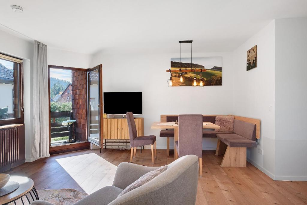 a living room with a table and a dining room at Ferienwohnung Niki in Titisee-Neustadt