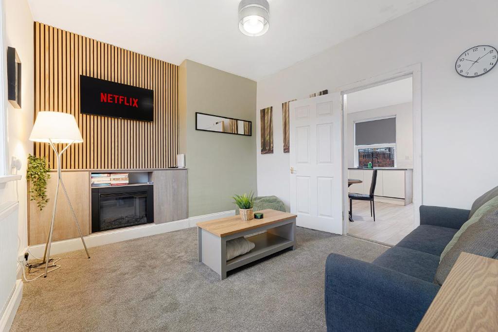 Μια τηλεόραση ή/και κέντρο ψυχαγωγίας στο New! 2BR in Station Road