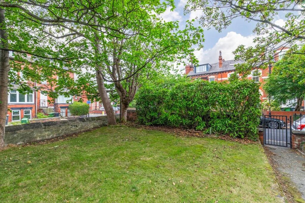 Gallery image of Luxury Lower-Level Two Bed Apt in Headingley