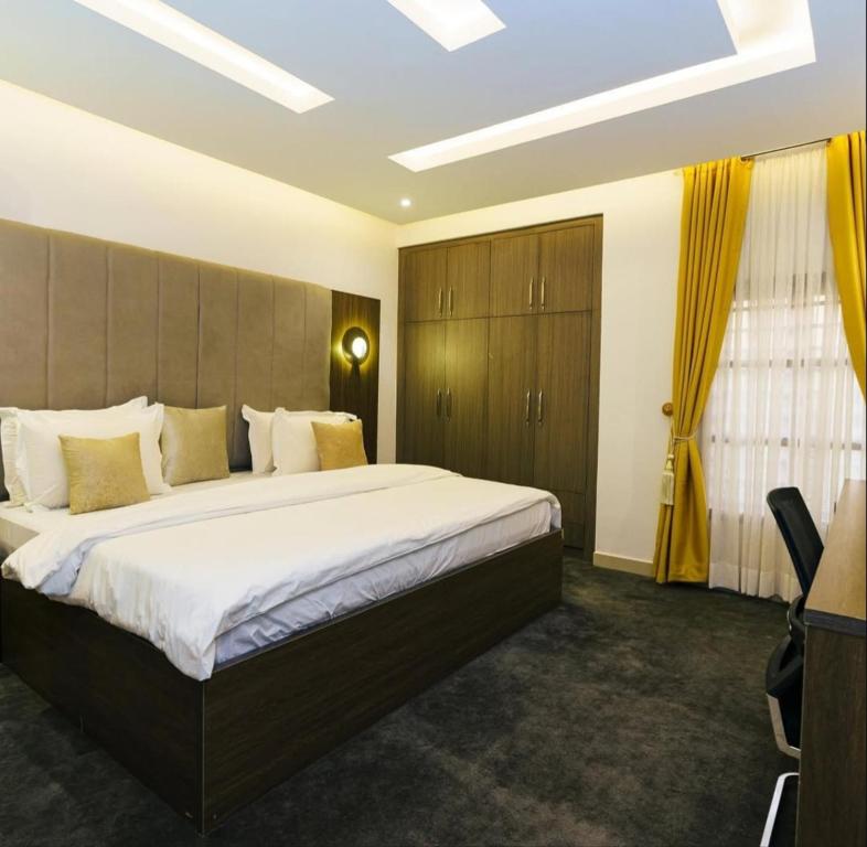 Postel nebo postele na pokoji v ubytování Valintina apartment wuse ll