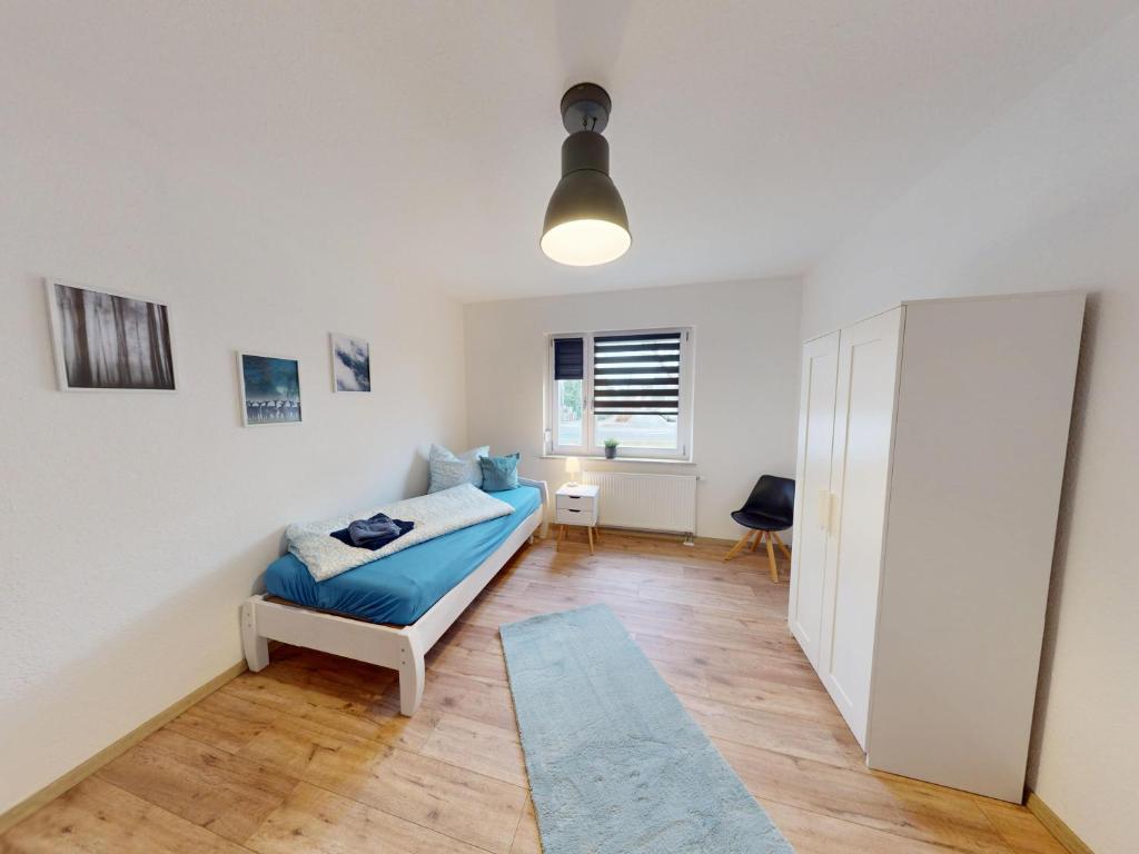 Ένα ή περισσότερα κρεβάτια σε δωμάτιο στο Ferien- und Monteurwohnung "Goitzscheluft"