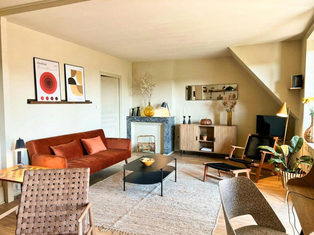 Posezení v ubytování Burgundian Cottage With Garden In Fley