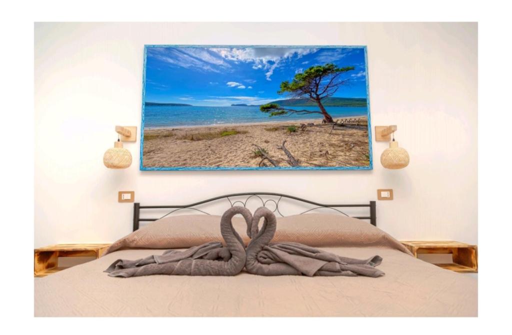a picture of two hands on a bed at Le case nel vicolo rooms in Alghero