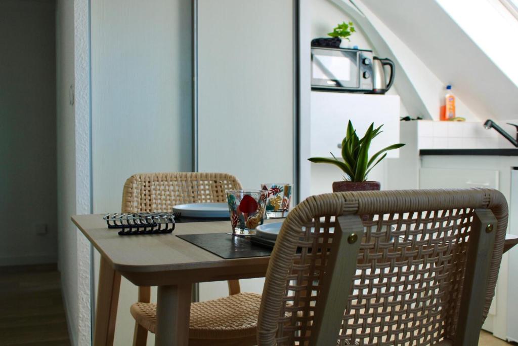 Fotografie z fotogalerie ubytování L'escale - charmant studio à Laval v destinaci Laval