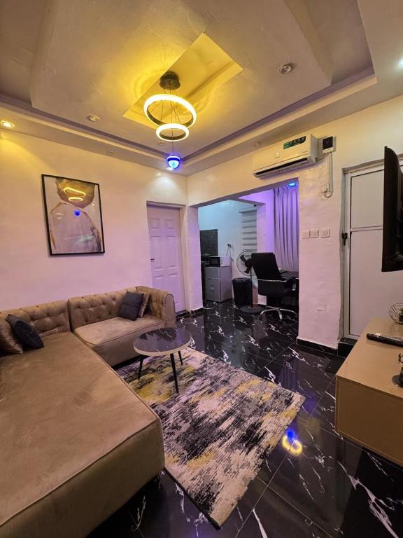 Posezení v ubytování The Apartment at Akoka Yaba, Lagos - House 16 Shobande Street