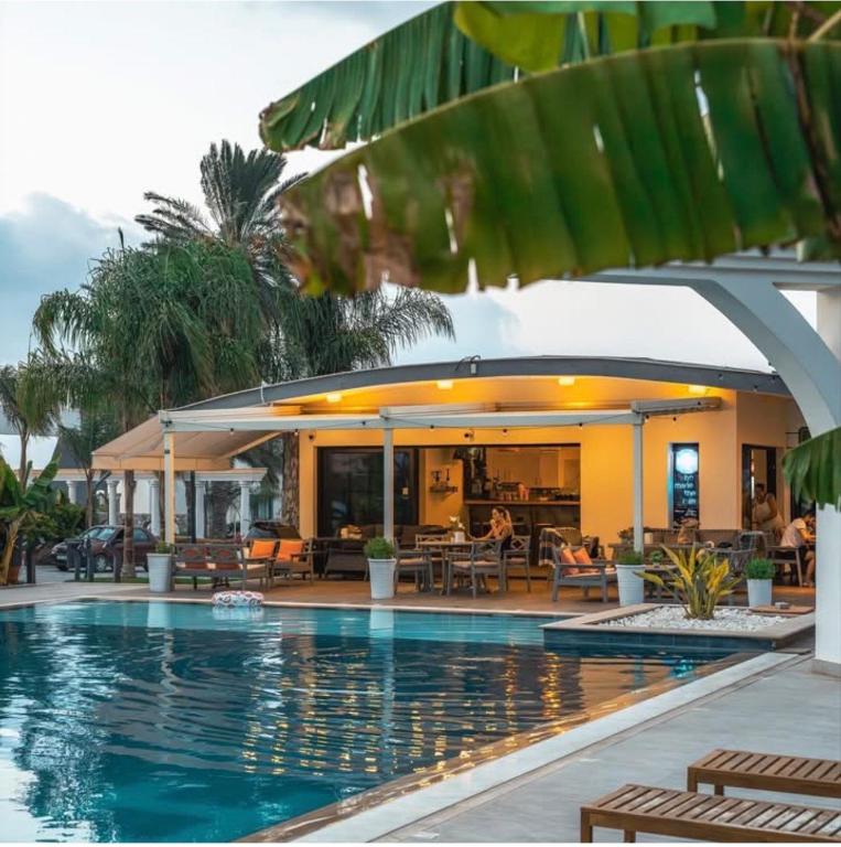 a resort with a swimming pool and a house at Kıbrıs Girnede 1 yatak odalı Süper lüks havuzlu daire in Vuda