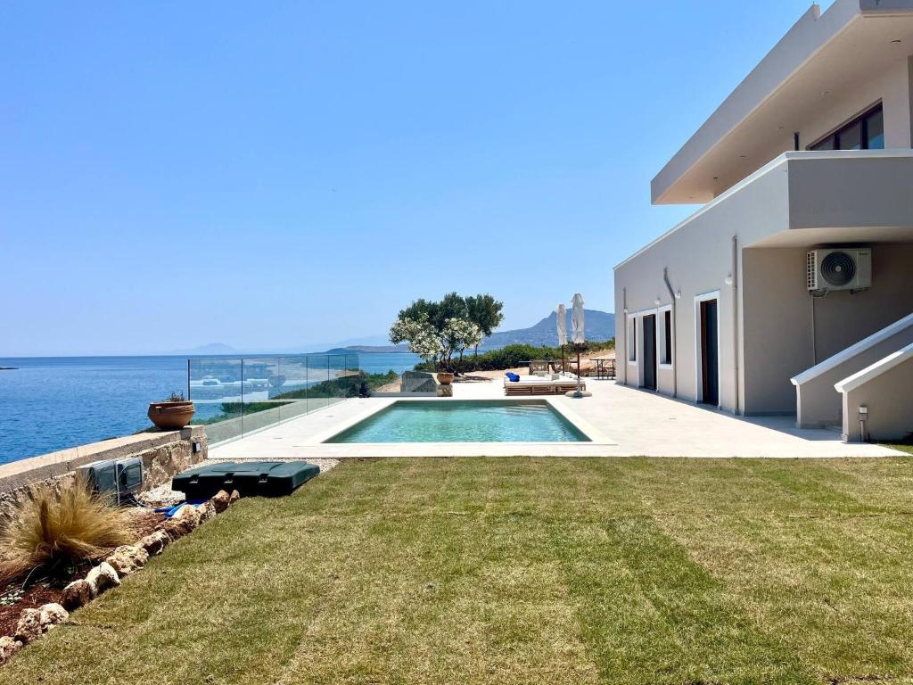 SeaWave Villas with Heated Pools, By Hellocrete