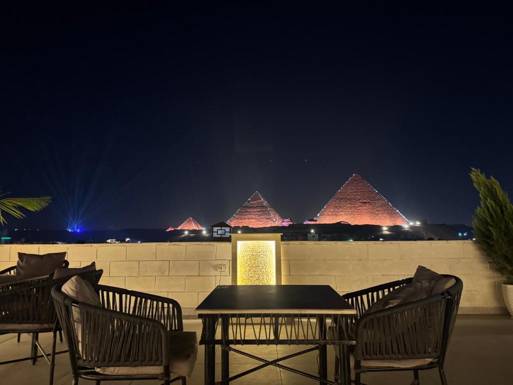 Φωτογραφία από το άλμπουμ του MaKanii Pyramids IINN στο Κάιρο