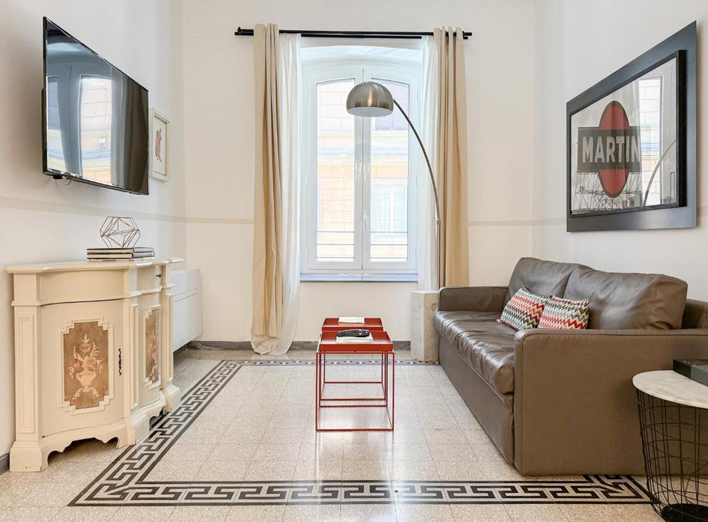 Modern Comfort, Poetic Charm
