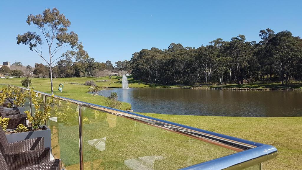 Lakeside Hotel and Conference Centre - Standard Twin Room