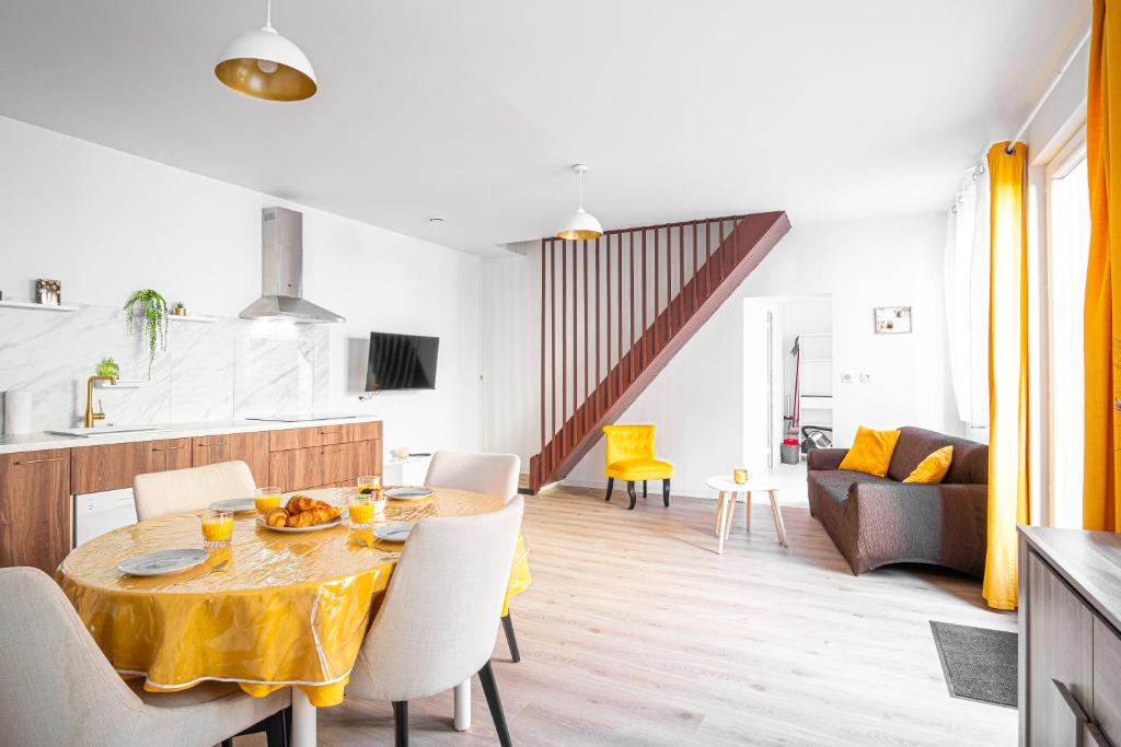 Μια τηλεόραση ή/και κέντρο ψυχαγωγίας στο Gite la sellerie - 4 pers - 10 min Etretat