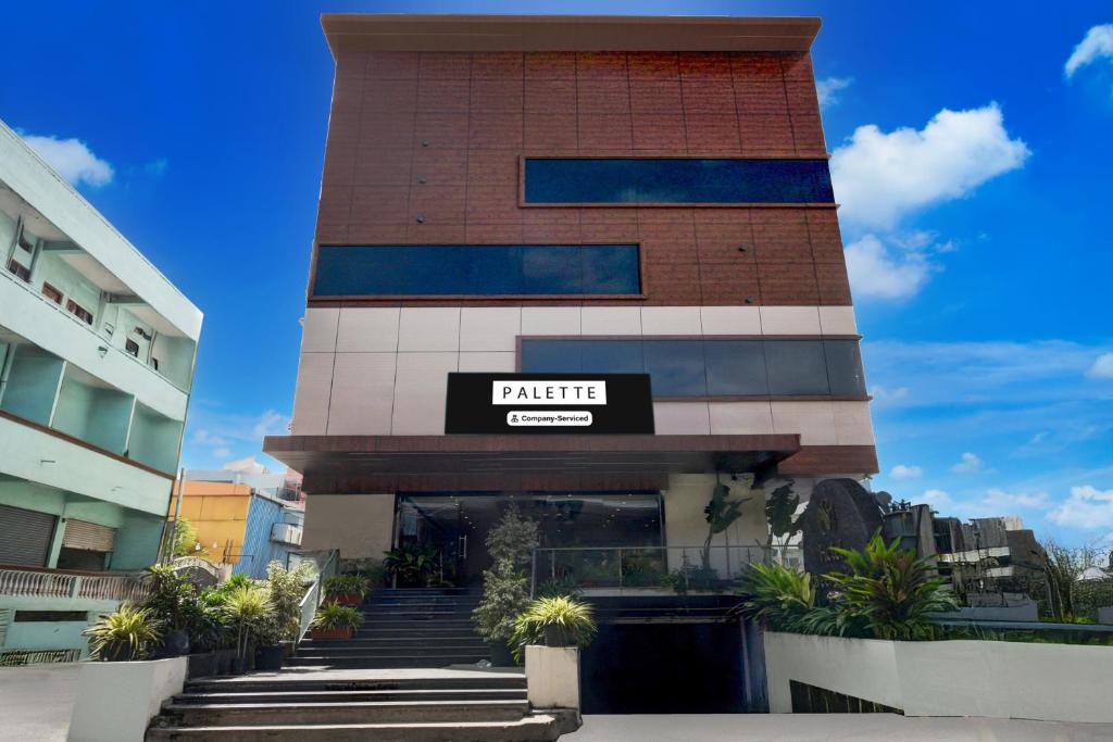 Tòa nhà nơi khách sạn tọa lạc